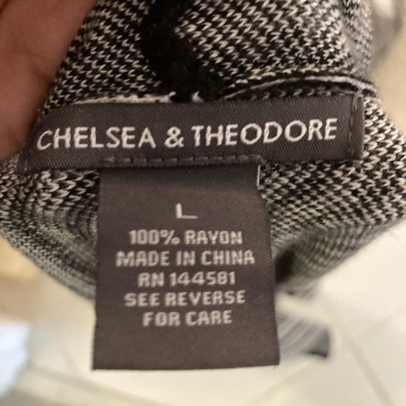 5/$25Chelsea & Theodore black white graphic sweater vest large - Picture 5 of 7